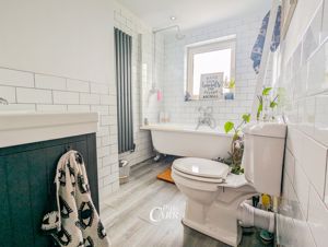 Family Bathroom- click for photo gallery